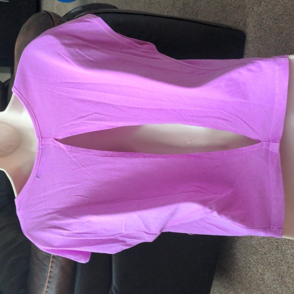 Open back tee - Picture 2 of 2